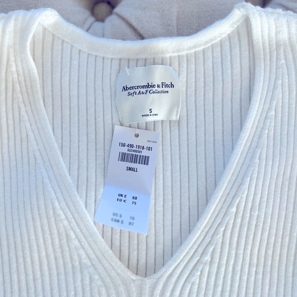 Abercrombie LuxeLoft Oversized V-Neck Sweater - Picture 2 of 2